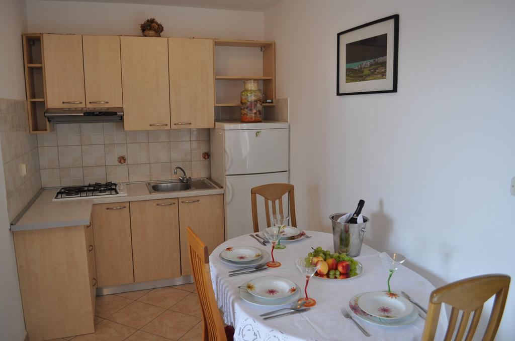 Apartments Petar Maksan Pakoštane Zimmer foto